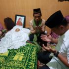 Turut Belasungkawa, Wakapolda Sulsel Melayat ke Rumah Duka Istri Ustadz Nur Maulana