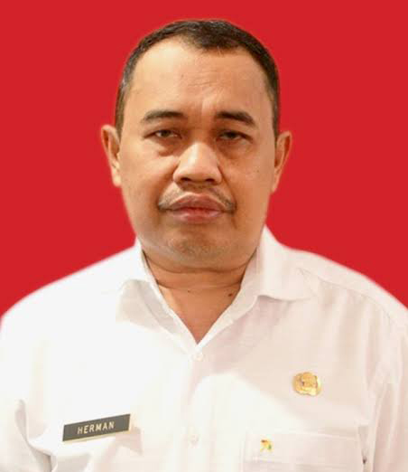 Kepala Badan Kepegawaian dan Pengembangan SDM Kabupaten Wajo Drs. Herman