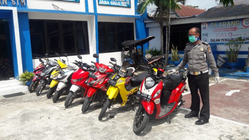 Satlantas Polres Wajo mengamankan 8 kendaraan roda dua yang akan melakukan aksi balapan liar saat melakukan patroli subuh.