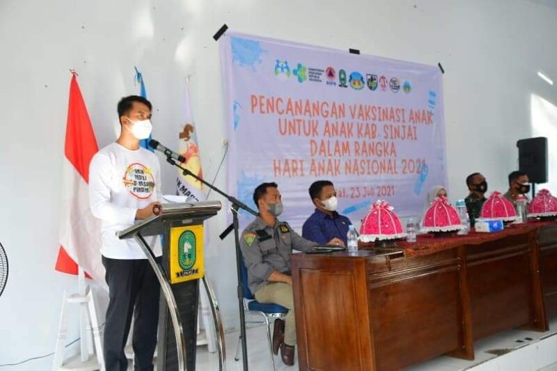 Bupati Sinjai, Andi Seto Asapa (ASA) memberikan sambutan pada pncanangan vaksinasi anak usia 12-18 tahun