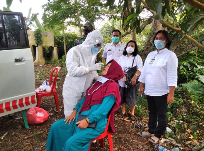 Rapid Test dan Swab Antigen di perbatasan Polman Pinrang di saksikan kadis kesehatan Drg Dyah Puspita Dewi
