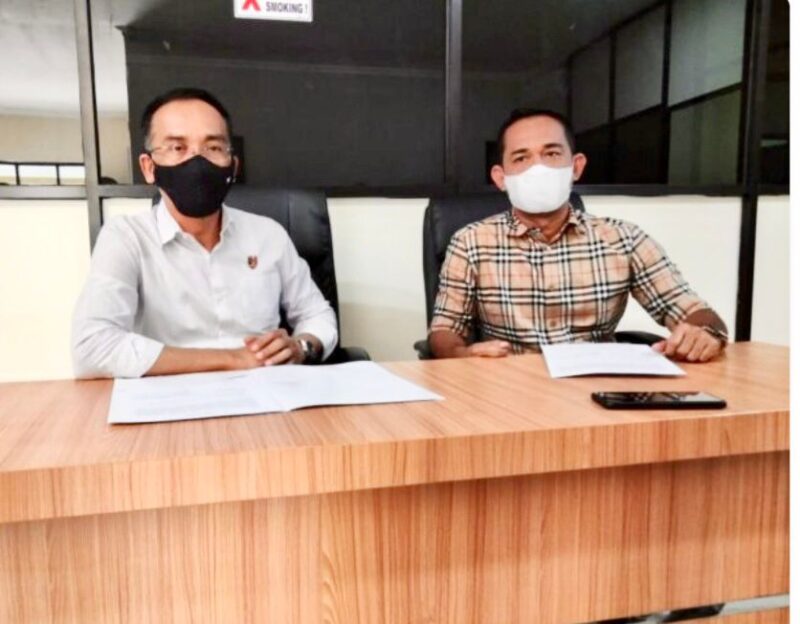 Direktur Krimsus Polda Sulsel Kombes Pol Widoni Fedri (baju putih)