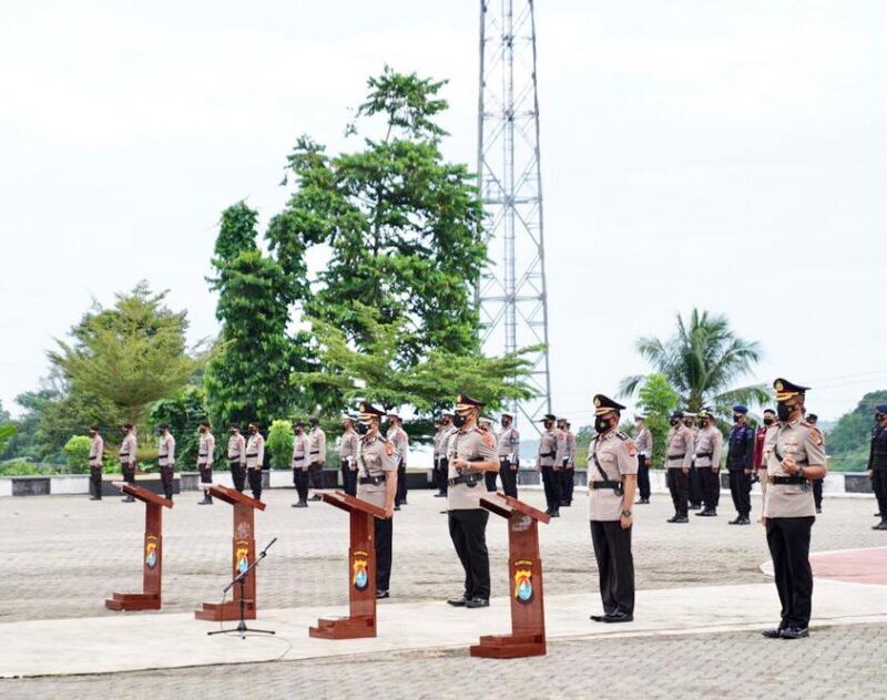 Upacara serah terima jabatan Kapolres Majene dan Pasangkayu di Lapangan Apel Mapolda Sulbar