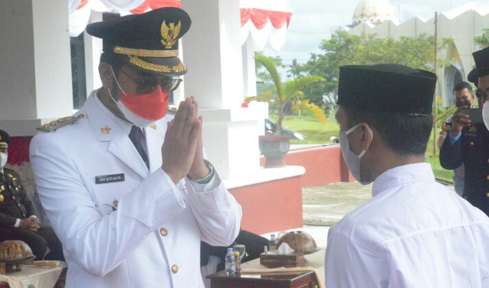 Penyerahan SK remisi ini diserahkan secara simbolis oleh Bupati Andi Seto Asapa (ASA) kepada perwakilan warga binaan Rutan Sinjai