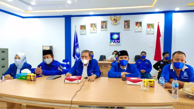 Ketua DPD PAN Wajo H. Amran Mahmud bersama pengurus mengikuti HUT PAN ke 23 secara virtual