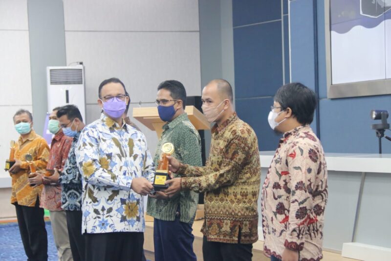 Gubernur DKI Jakarta Anies Baswedan Serahkan Anugerah Jurnalistik Mohammad Husni Thamrin ke-47 2021