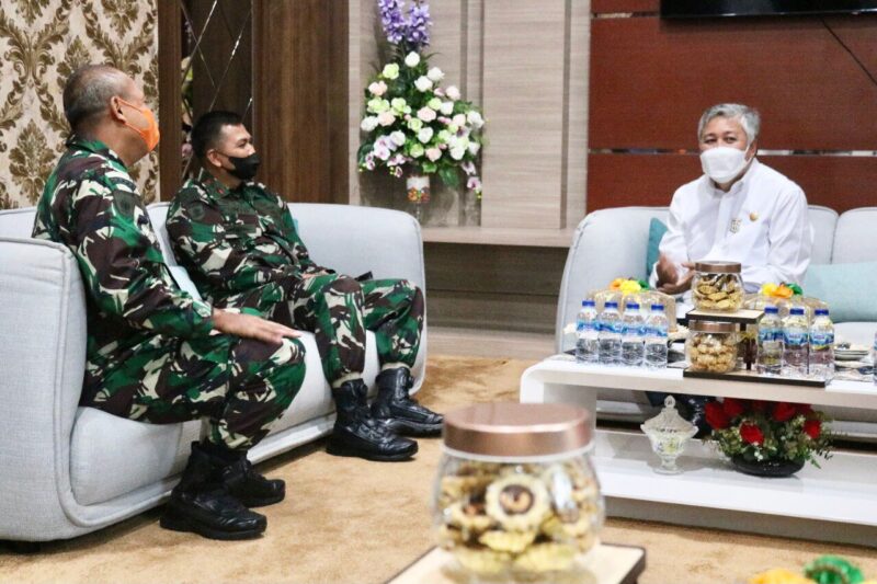 Bupati Pinrang Irwan Hamid menyambut Divisi Infanteri 3/Kostrad