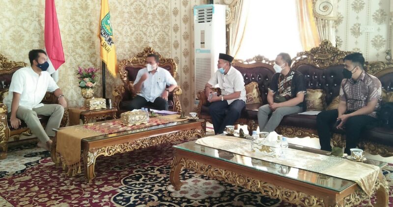 Jajaran Badan Pertanahan Nasional (BPN) Sinjai audiensi dengan Bupati Sinjai Andi Seo Asapa di rumah jabatan Bupati Sinjai, Jumat (13/8/21).