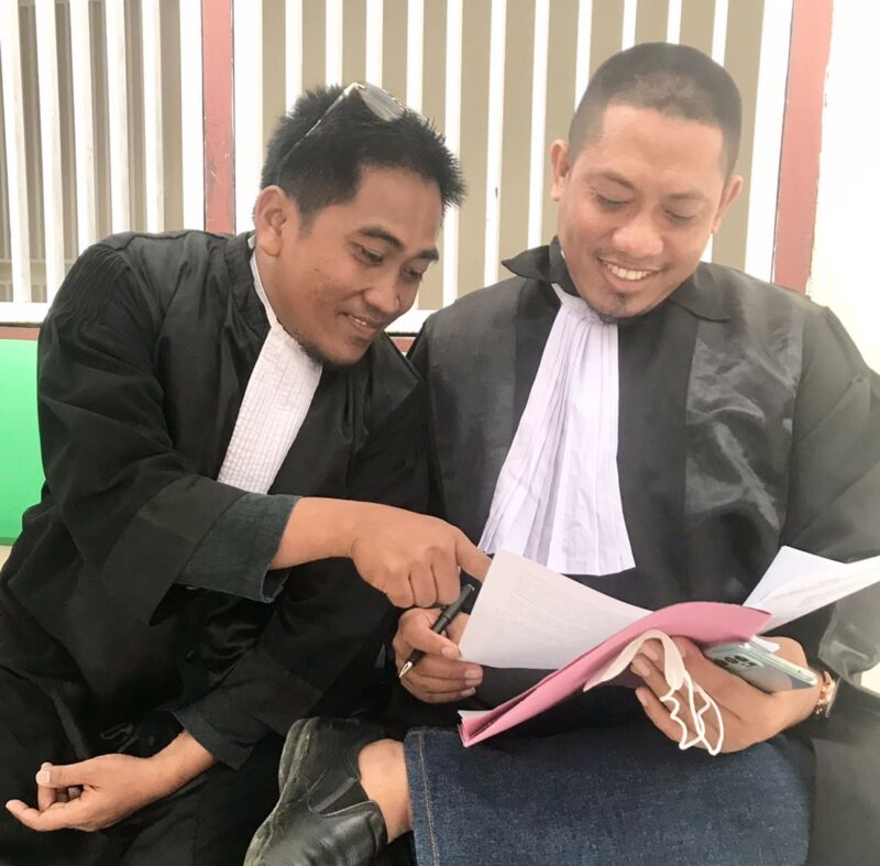 Penesehat Hukum Sudirman SH. MH. (kanan) Wahyuddin SH. (Kiri)
