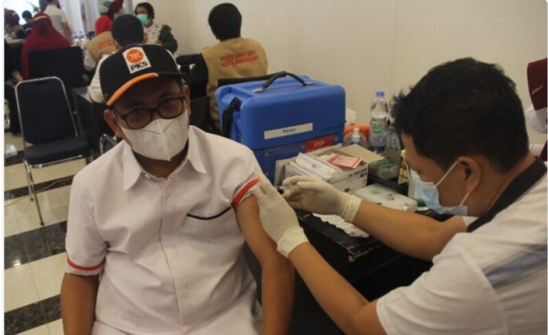 PKS Sulsel Gelar Vaksinasi di Kantor Sekretariat DPW PKS Sulsel, Kota Makassar, Minggu (22/8/2021).