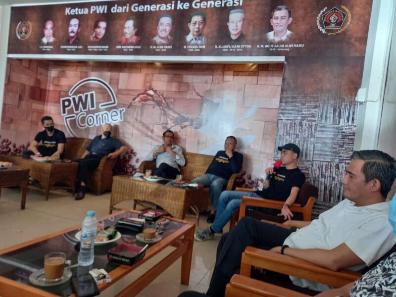 Forum diskusi pariwisata di Warkop PWI yg dihadiri Ketua Forum Pariwisata Sulsel, Devo Khawatir, Ketua Asita Sulsel Didi L Manaba dan Ketua PWI Sulsel Agus Salim Alwi Hamu