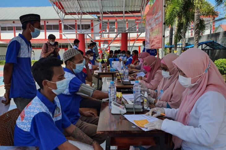 Pelayanan Tim Covid-19 Dalam Rangka Kebut Vaksin di Makassar