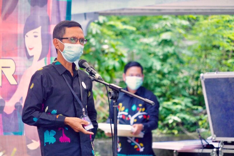 Kabid Kebudayaan Disbudpar M. Yasin saat melaporkan kegiatan lomba pidato bahasa mandar