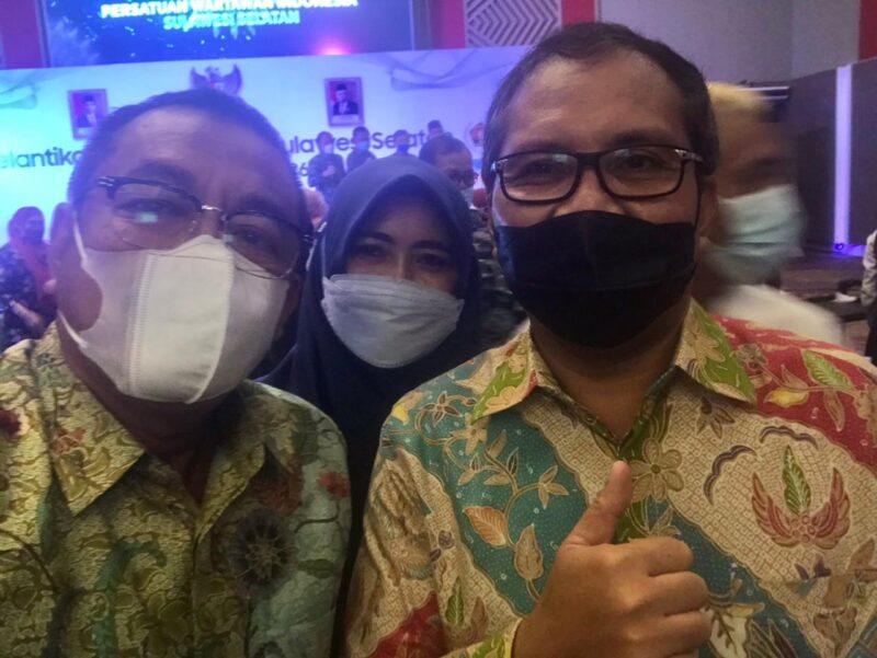Direktur Utama Mediasinergi.co H. Raukman Nawawi bersama Walikota Makassar Ramdhan Pomanto dalam sebua kesempatan.--ist--