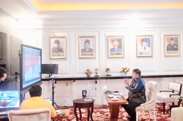 Sekretaris Daerah Provinsi Sulawesi Selatan Abdul Hayat Gani melaporkan secara virtual kepada Mendagri tentang progres penanganan covid 19 siang tadi di Makassar Jumat 6 Agustus 2021