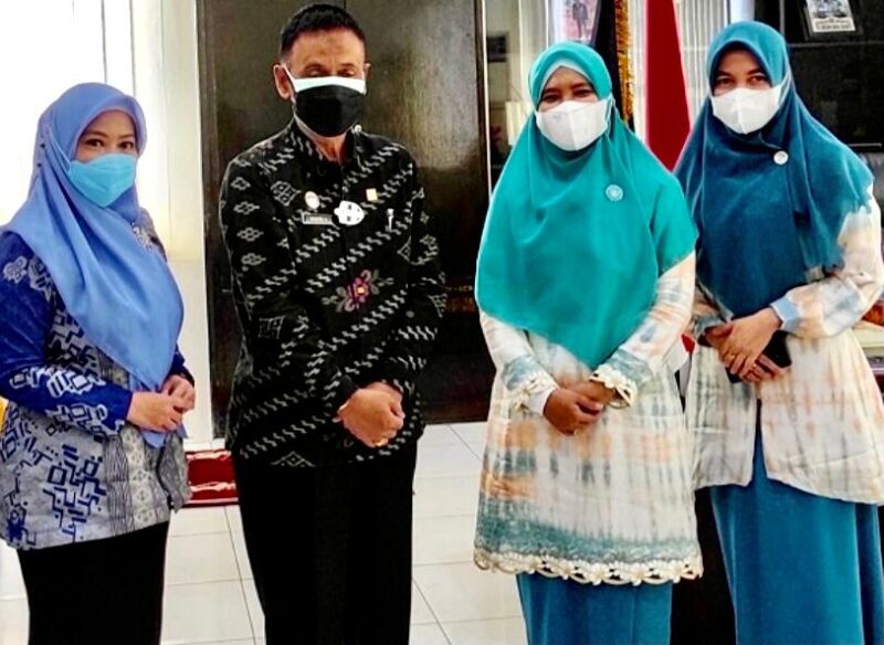 Ketua Dekranasda Hj Irma Andriani dan beberapa pengurus Dekranasda Kab. Takalar diterima Kadiv Pelayanan Hukum dan HAM Kanwil Kemenkumham Sulsel  Anggoro Dasananto
