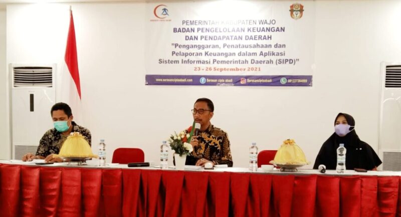 Wakil Bupati Wajo, H.Amran, S.E , saat membuka Bimtek penatausahaan dan pelaporan keuangan pad aplikasi SIPD dengan tujuan memberikan pemahaman dan tambahan informasi terhadap penerapan aplikasi SIPD  di Hotel Grand Tulip Esential Makassar