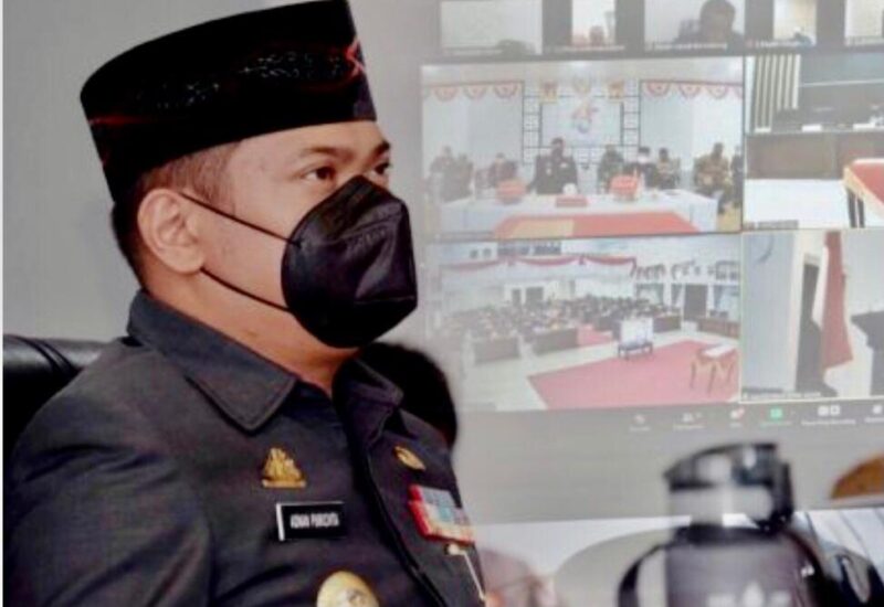 Bupati Gowa Adnan Purichta Ichsan  mengikuti   rapat paripurna penetapan Nota Keuangan dan Rancangan Peraturan Perubahan  APBD Pemkab Gowa Tahun Anggaran 2021 secara virtual