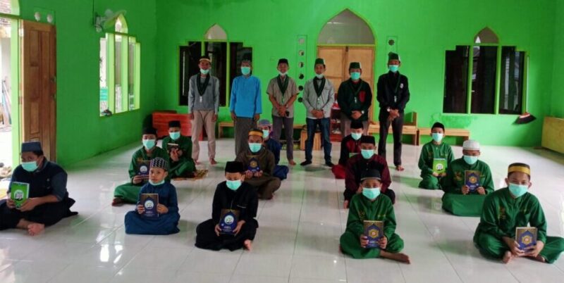 Himpunan Mahasiswa Islam (HMI) Majelis Penyelamat Organisasi (MPO) Cabang Wajo Maju menyalurkan Al-Qur'an di Sejumlah Masjid, Pesantren dan TPA di Kabupaten Wajo, Minggu 05 September 2021