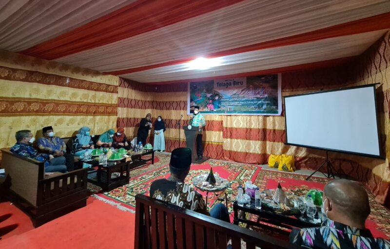 Bupati Wajowmberikan sambutan dan meresmikan jalan rabat beton menuju Kawasan Wisata Telaga Biru di Desa Lempong, Kecamatan Bola, Ahad 05 September 2021.
