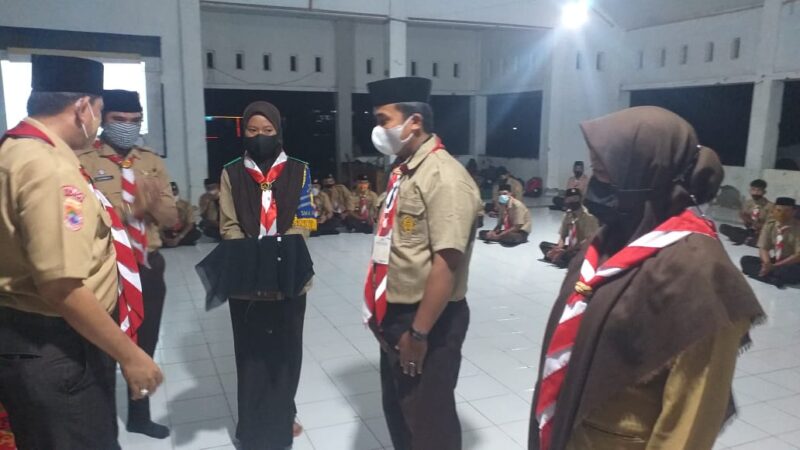 Satgas Pramuka Peduli Kwarcab Wajo melaksanakan orientasi, rapat kerja (raker), dan latihan dasar (latsar). Kegiatan berlangsung di Pusat Pelelangan Ikan (PPI), Pelabuhan Bangsalae, Kecamatan Pitumpanua, Jumat malam 17 September 2021