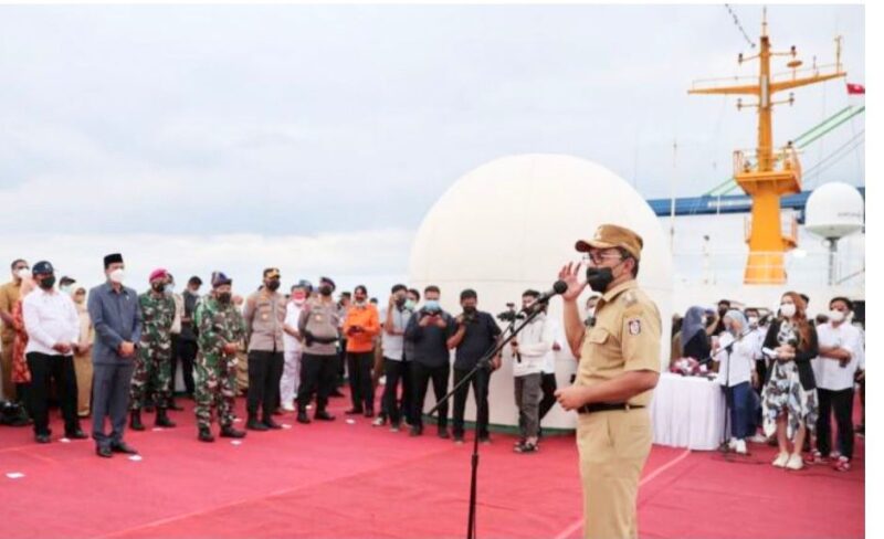 Walikota Makassar Moh Ramdhan Pomanto resmi menutup pengoperasian isolasi apung Umsini