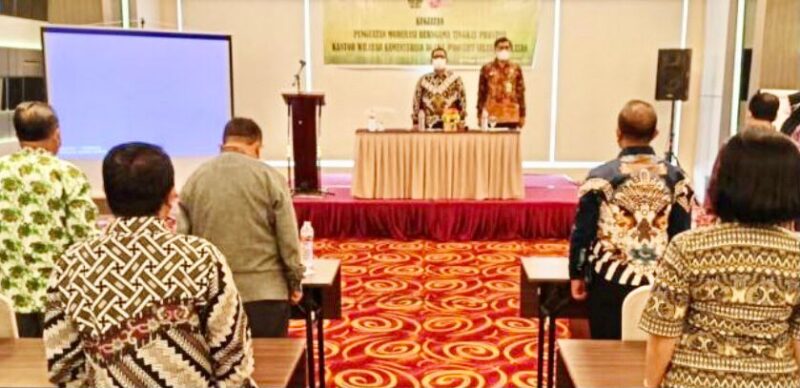 Kepala Bagian Tata Usaha Kanwil Kemenag Sulsel H Fathurrahman membuka Kegiatan Penguatan Moderasi Beragama untuk Kepala Madrasah dan Guru Agama Lintas Agama, di WThree Hotel Makassar, Rabu (8/9/21)