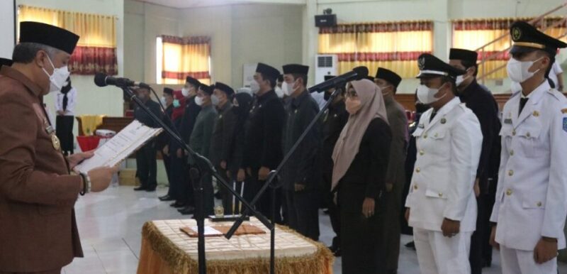Bupati Pinrang H. Irwan Hamid mengambil sumpah dan melatik 57 orang pejabat Struktural dan Fungsional lingkup Pemerintah Kabupaten Pinrang, Rabu (8/9/2021)