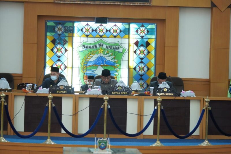 Sidang paripurna dipimpin ketua DPRD Pangkep Haris Gani dengan agenda penandatanganan persetujuan bersama kebijakan umum anggaran pendapatan dan belanja perubahan(KU-APBD P) dan prioritas dan plafon anggaran sementara perubahan(PPAS P) tahun anggaran 2021