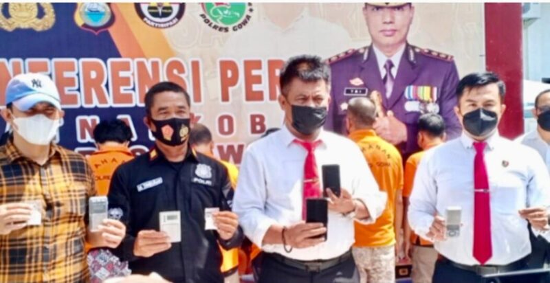 Polres Gowa melakukan jumpa pers pengungkapan ketujuh  terduga pelaku pengedar narkoba