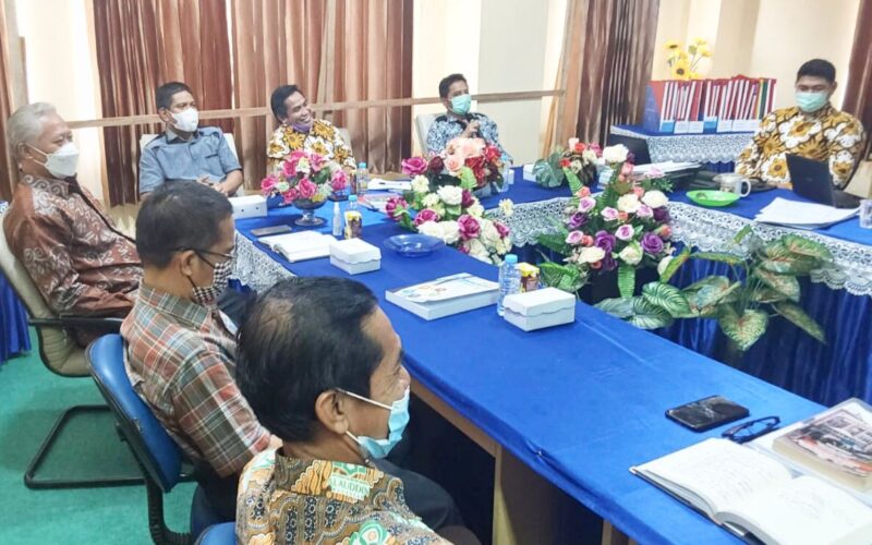 Rektor UIN Prof Hamdan Juhannis, Ph. D, MA dan rombongan kunjungan Fakultas Dakwah dan Komunikasi Untuk melihat dari dekat kesiapan Jurusan Kessos mengikuti visitasi borang