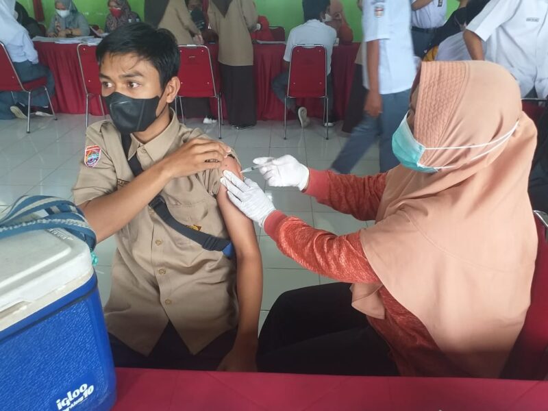 Tampak siswa SMAN 4 Wajo saat menerima suntikan vaksin Dosis I Tahap 2  pada (03/09/2021) lalu