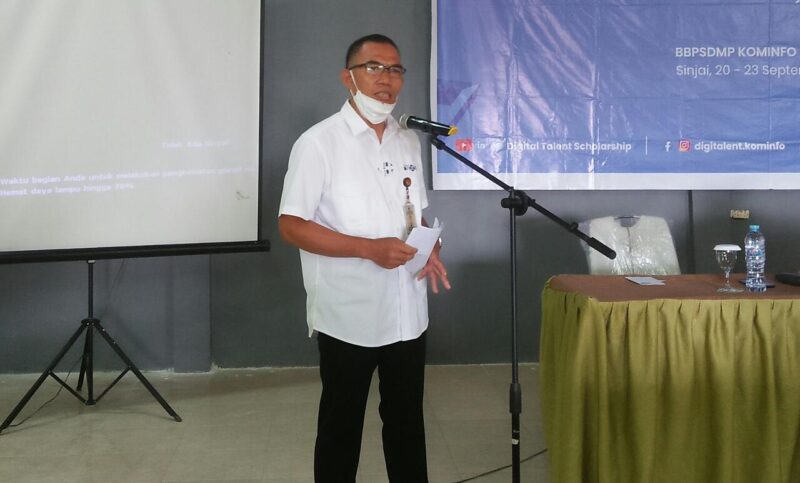 Kepala BBPSDMP Kominfo Makassar Djunaidy Aspan meberikan sambuatan pada pelatihan Thematic Academy