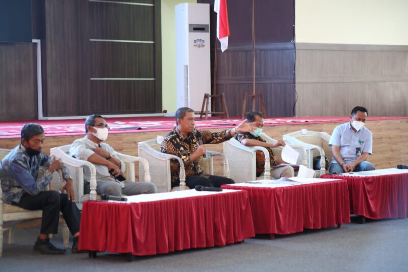 Bupati Wajo H.Amran Mahmud memberikan arahan  pada sarasehan pertanian bertema 