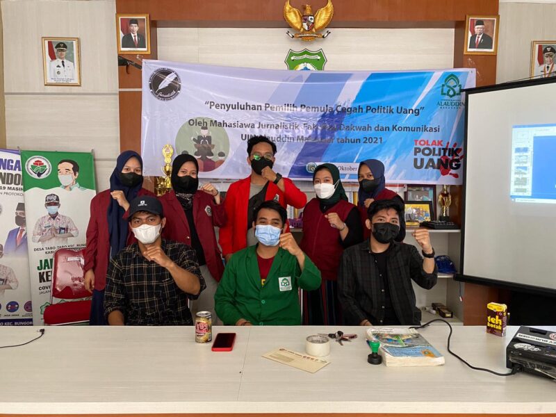 Mahasiswa prodi Jurnalistik UIN Alauddin Makassar menggelar penyuluhan politik dengan tema 