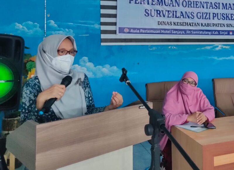 Petugas gizi Puskesmas di Kabupaten Sinjai dibekali penguatan manajemen pencegahan Stunting.

Pertemuan dikemas dengan orientasi manajemen surveilans Gizi Puskesmas se-Kabupaten Sinjai, Jumat 29 Oktober 2021.