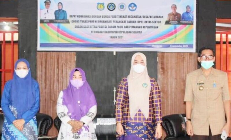 Rapat Koordinasi Bunda PAUD Tingkat Kabupaten Kepulauan Selayar yang dibuka Hj Andi Dwiyanti Musrifah Basli selaku Bunda PAUD Kabupaten Kep. Selayar