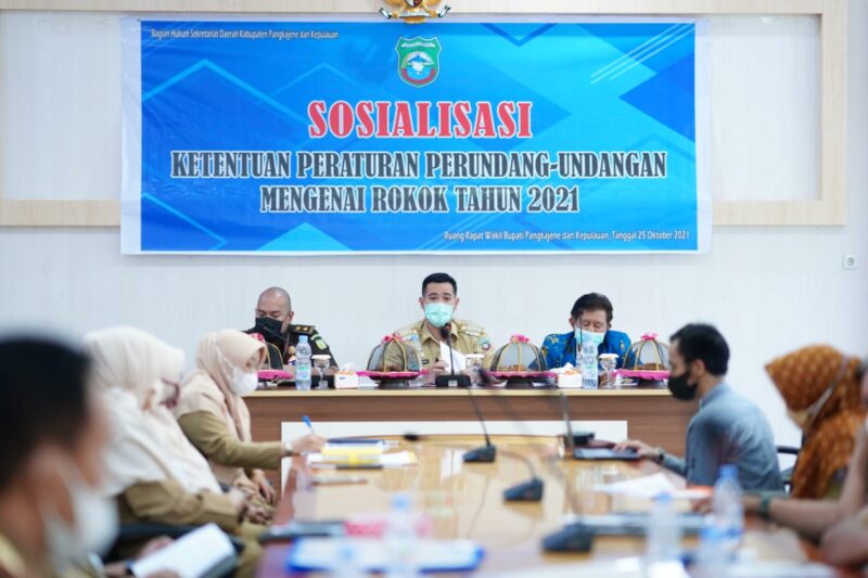 Bupati Pangkep Muhammad Yusran Lalogau (MYL) ketika melakukan sosialisasi kawasan tanpa asap rokok.