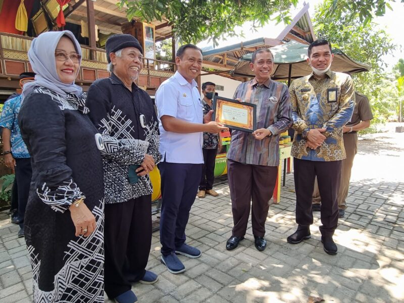 Suasana Keakraban Amran Mahmud dan Syamsari Kitta pada kunjungan balasan Pemerintah Kabupaten Wajo ke Takalar.