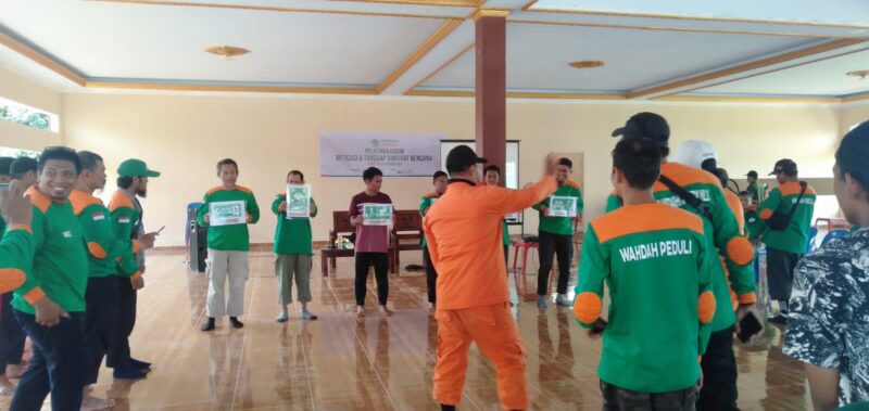 DPC Wahdah Islamiyah Sidrap menggelar kegiatan pelatihan dasar Penanggulangan Bencana di Pondok Pesantren AR Rashikun Padomai Kulo, kabupaten Sidrap Sulawesi Selatan Sabtu, 29 Oktober 2021.