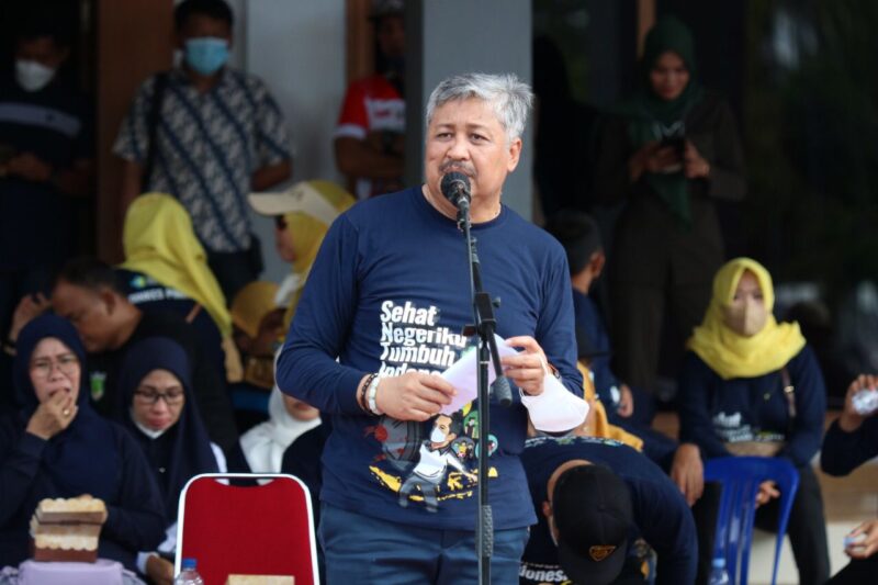 Bupati Pinrangb Irwan Hamid  memberikan sambutan dalam acara Hari kesehatan Nasional