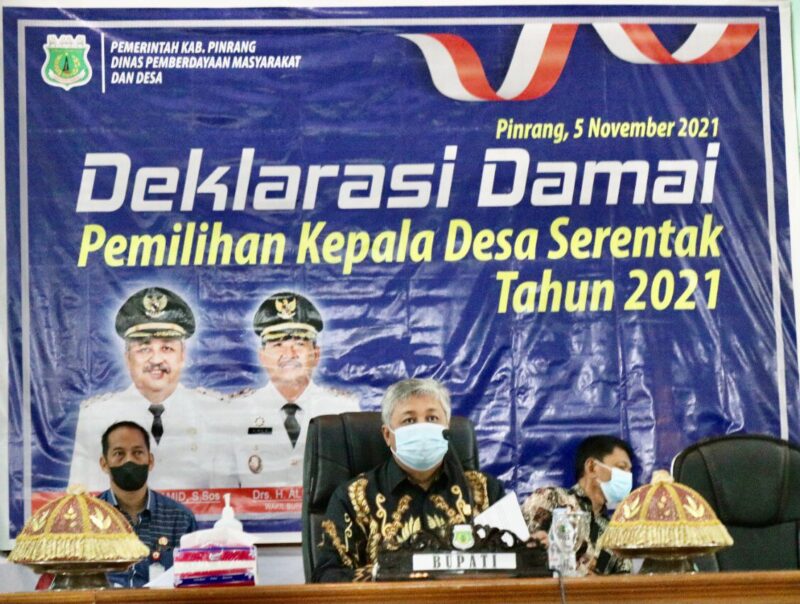Bupati Pinrang didampingi kepala PMD Pinrang menghadiri Deklarasi Damai Pilkades serentak.