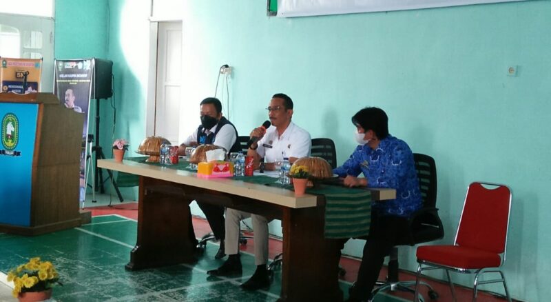Dinas Pendidikan Kabupaten Sinjai menggelar bimbingan teknis (bimtek) penguatan literasi anak usia dini bagi Kepala Sekolah, Guru dan Komite Sekolah Pendidikan Anak Usia Dini (PAUD) se-kabupaten Sinjai.--humas--