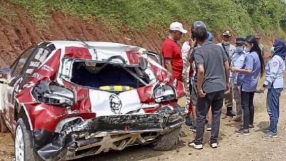 Penampakan Mobil Sport yang dikendarai Bamsoet