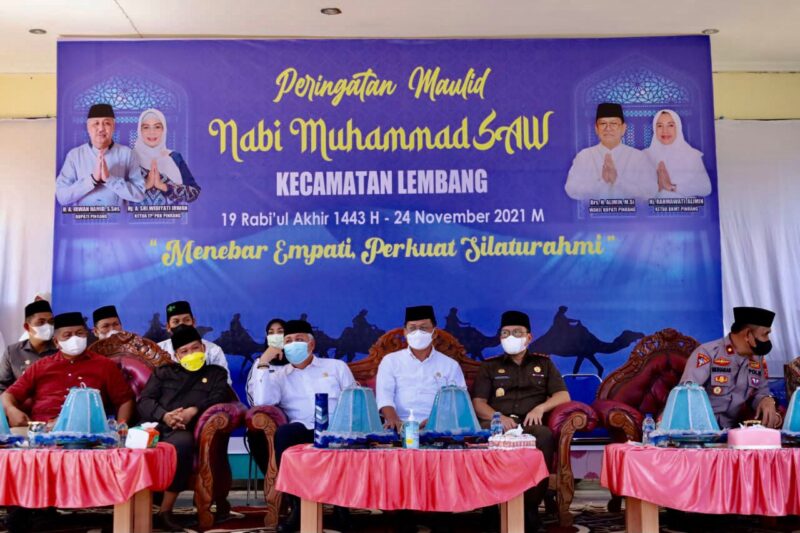 Bupati dan wakil Bupati di Dampingi Anggota DPRD Pinrang dan camat Lembang menghadiri Maulid di kecamatan Lembang.