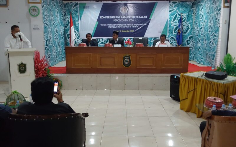Ketua Bidang Organisasi PWI Sulsel, H.Abd. Manaf memberikan sambutan pada konferensi PWI Takalar.--Syahkruddin-