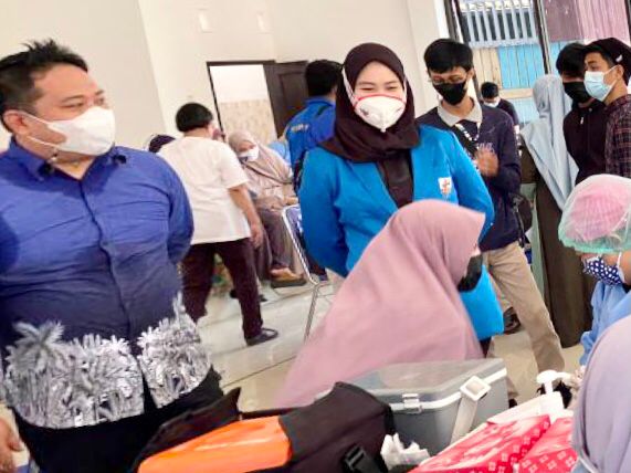 Vaksinasi massal warga Maros langsung disaksikan oleh Bupati Maros