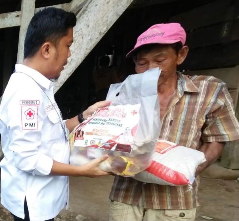 Pemuda Pancasila - PMI Bantu Warga Sinjai