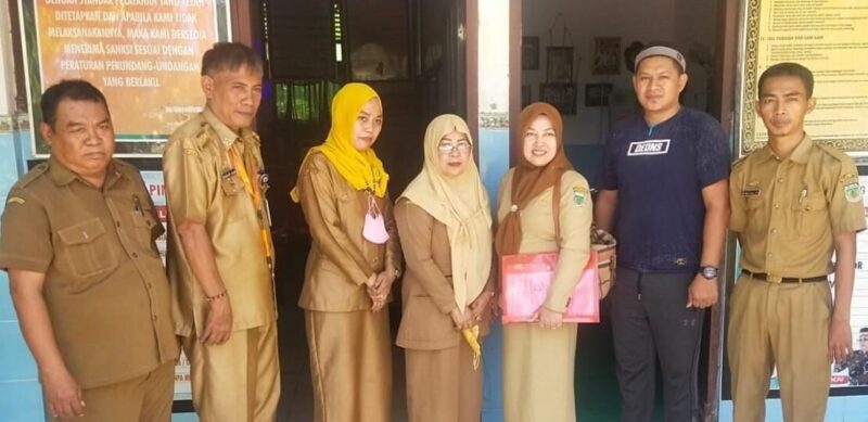 Tim Pemantau di dampingi para kepala sekolah dan Korwil Mattiro Bulu Muhammad Safah, S.Pd, M.Si