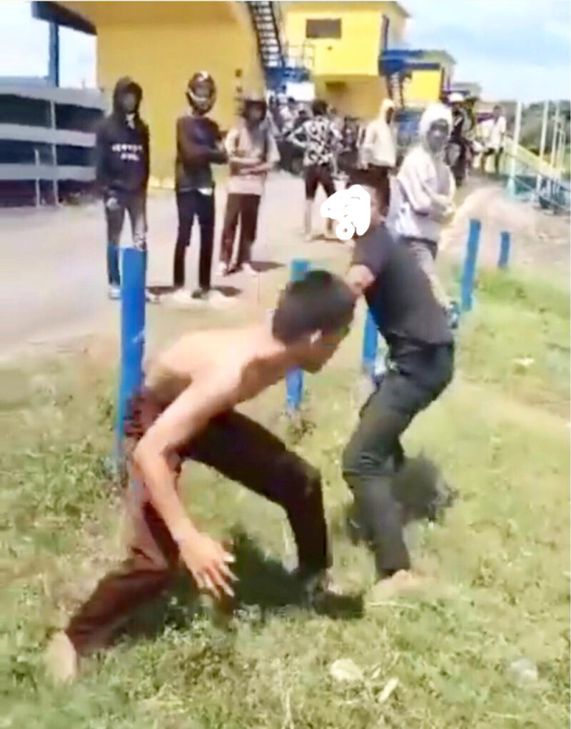 Tangkapan layar video perkelahian pelajar di Sengkang Kabupaten Wajo yang viral di media sosial.